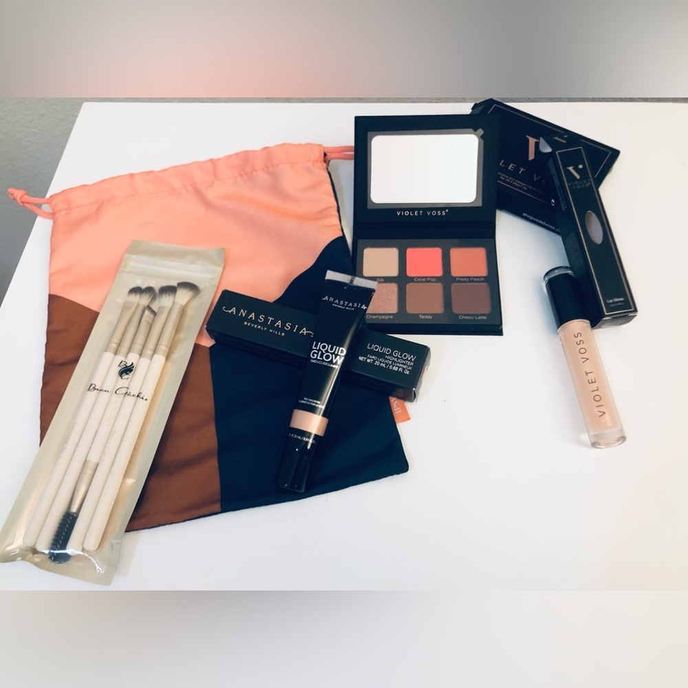 4 Piece BRAND NEW Make-Up Bundle with a Chic Satin-Like Drawstring Make-Up Bag!